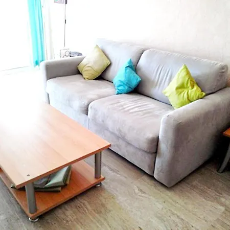 D'une A Sur A 100 M De La Avec Vue Sur La Terrasse Amenagee Et Wifi * Cagnes-sur-Mer