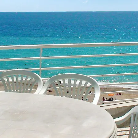 D'une A Sur A 100 M De La Avec Vue Sur La Terrasse Amenagee Et Wifi * Cagnes-sur-Mer