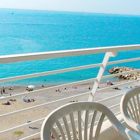 D'une A Sur A 100 M De La Avec Vue Sur La Terrasse Amenagee Et Wifi