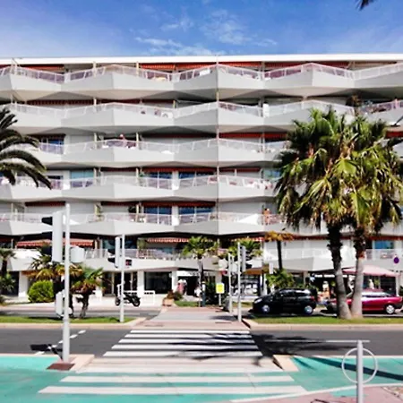 D'une A Sur A 100 M De La Avec Vue Sur La Terrasse Amenagee Et Wifi