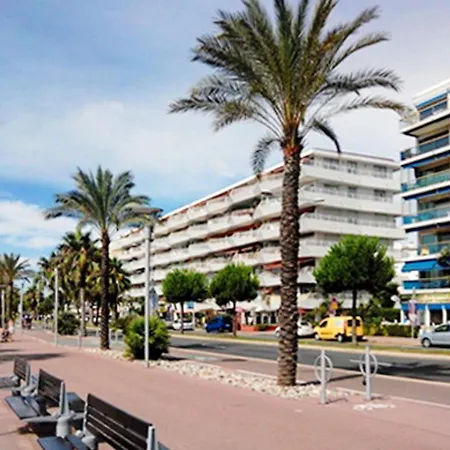 D'une A Sur A 100 M De La Avec Vue Sur La Terrasse Amenagee Et Wifi * Cagnes-sur-Mer