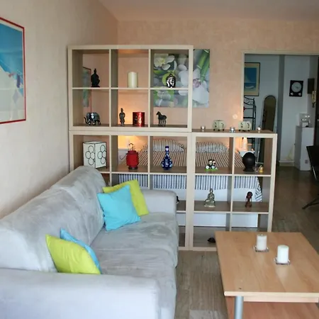 D'une A Sur A 100 M De La Avec Vue Sur La Terrasse Amenagee Et Wifi Appartement *
