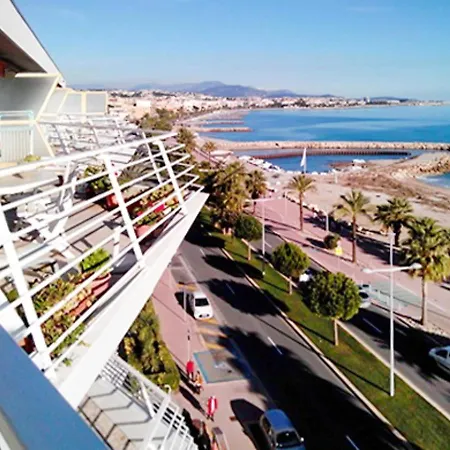 D'une A Sur A 100 M De La Avec Vue Sur La Terrasse Amenagee Et Wifi Cagnes-sur-Mer